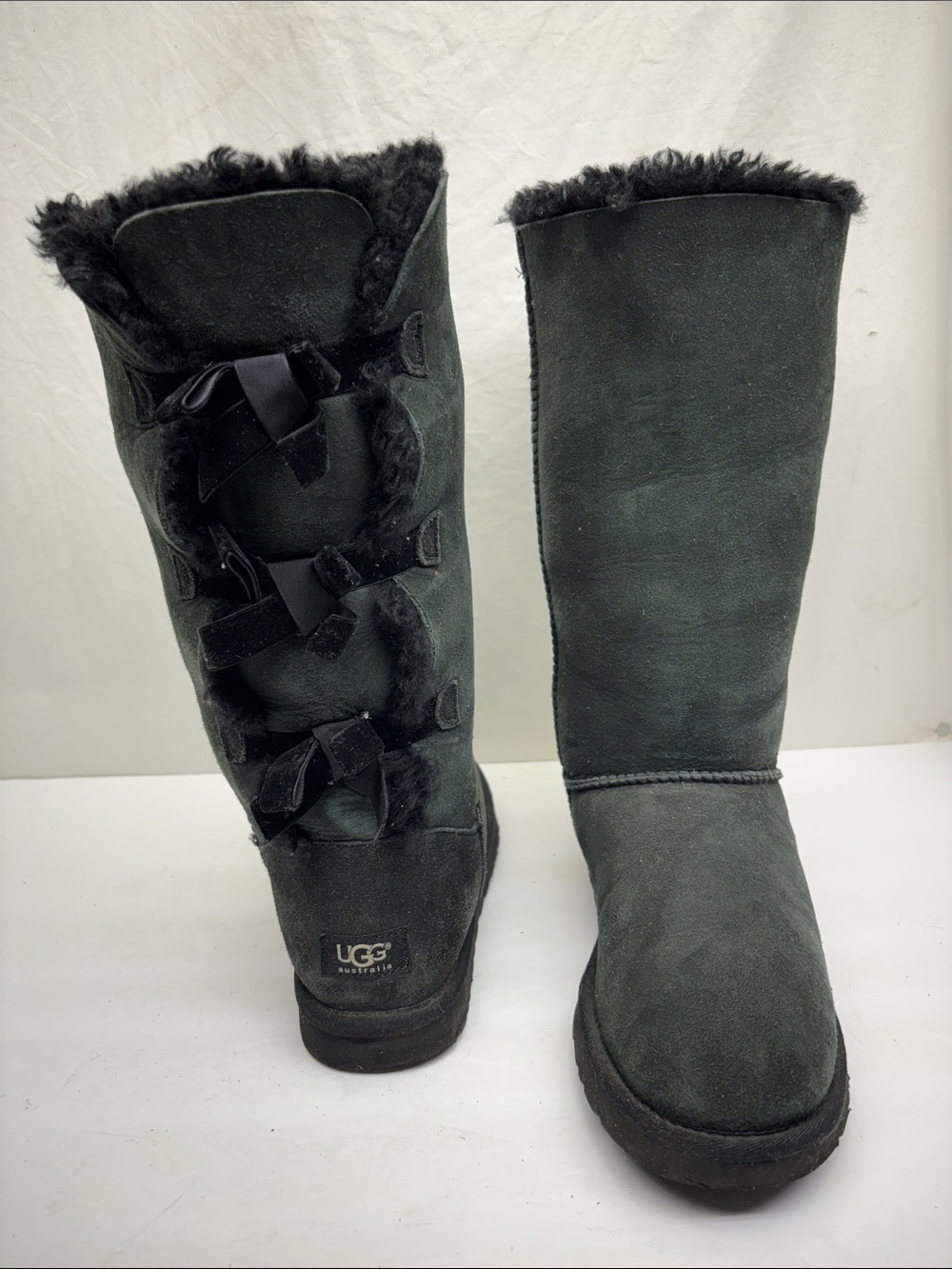 UGG Women's Tall Sheepskin Bow Boots, SZ 9, box 90